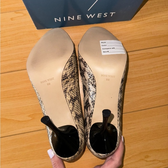 Nine West - snake skin heels, size 8 - Picture 4 of 4